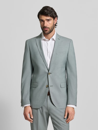 Męski model nosi Regular Fit Anzugsakko mit Viskose-Anteil von s.Oliver BLACK LABEL z efektem melanżu, kołnierz z połami, zapięcie na 2 guziki, długi rękaw z nachodzącymi na siebie guzikami, kieszenie z patką, brustasza, kieszeń wewnętrzna, kolor jasnoszary; całkowity widok z przodu.