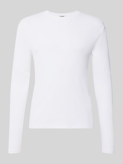 Produktfoto, weißes Slim Fit Longsleeve aus reiner Baumwolle Modell 'Enil' von DRYKORN mit Strukturmuster und Rundhalsausschnitt.