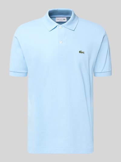 Produktfoto, Regular Fit Poloshirt aus reiner Baumwolle von Lacoste, efekt: jednolity kolor, krój regular fit, wyhaftowane logo, kołnierzyk polo, rękaw: krótki rękaw, zakończenie rękawów: prążkowane, wykończenie: z rozcięciami po bokach, wykończenie materiału: pika, materiał: bawełna