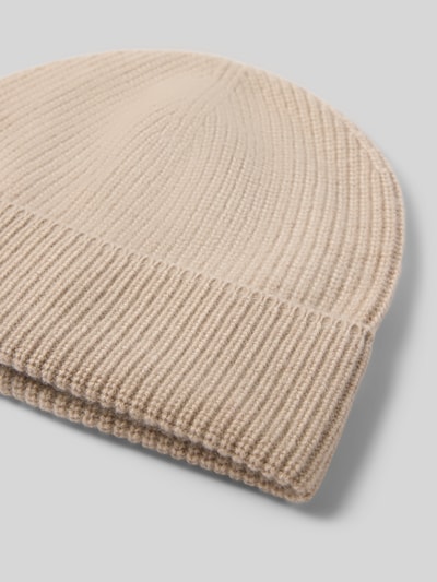 Produktfoto, Strickmütze aus reinem Kaschmir mit breitem Umschlag von Christian Berg Woman, beige, feine Rippenstruktur, weiche Textur