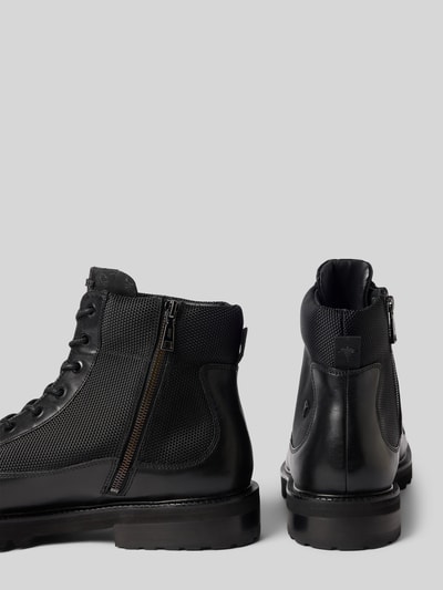 Produktfoto, schwarze Stiefel / Boots aus echtem Leder Modell 'tela mario' von JOOP!, grobe Sohle, glatte und strukturierte Texturen, Kontext Herren Stiefel / Boots von JOOP! SHOES.