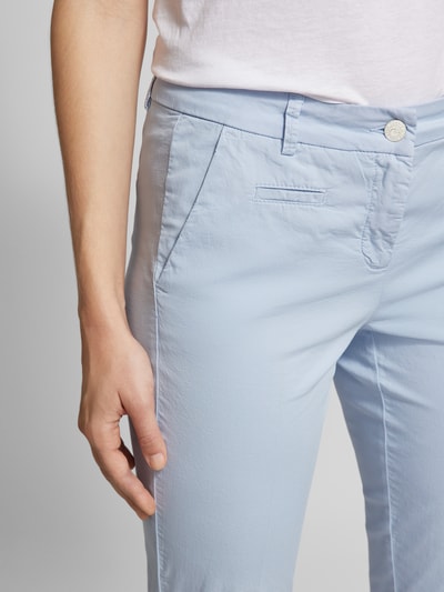 Cambio Spodnie materiałowe o kroju regular fit z kieszenią z wypustką model ‘Stella’ Błękitny 3