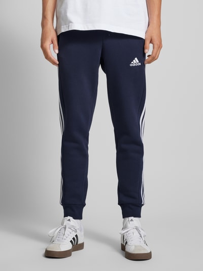 ADIDAS SPORTSWEAR Spodnie dresowe o kroju regular fit z wyhaftowanym logo Ciemnoniebieski 4