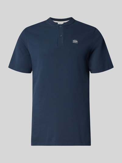 Produktfoto, Regular Fit Poloshirt aus Baumwoll-Mix von s.Oliver RED LABEL, Optik: Unifarben, Label-Patch, Henley-Ausschnitt, 2-Knopf-Verschluss, Kurzarm, Materialverarbeitung: Piqué