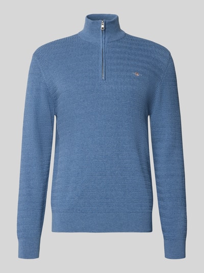 Produktfoto, Strickpullover mit Stehkragen von Gant in Blau, Reine Baumwolle, Regular-Fit, gerippte Abschlüsse, kurzer Reißverschluss, Label-Stitching.