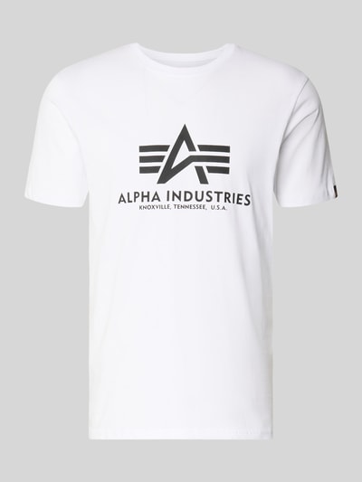 Produktfoto, weißes T-Shirt mit schwarzem Logo und Rundhalsausschnitt, reine Baumwolle, Regular Fit, Alpha Industries, schlichte Optik