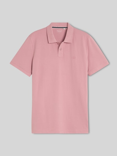 Produktfoto, Regular Fit Poloshirt aus Baumwoll-Mix von Tom Tailor in Rosa, glatte Textur, klassischer Polokragen, kurze Ärmel. Herren Poloshirt von Tom Tailor.