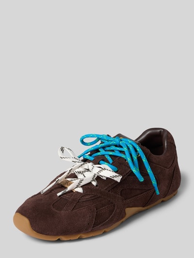 Produktfoto, sneakersy z naturalnej skóry z wiązaniem Model 'Asiel' od Steve Madden, brązowy kolor, gumowa podeszwa, zaokrąglony czubek, wysokość obcasa: 1 cm, wysokość cholewki: 8 cm, szerokość w rozmiarze 40: 9 cm