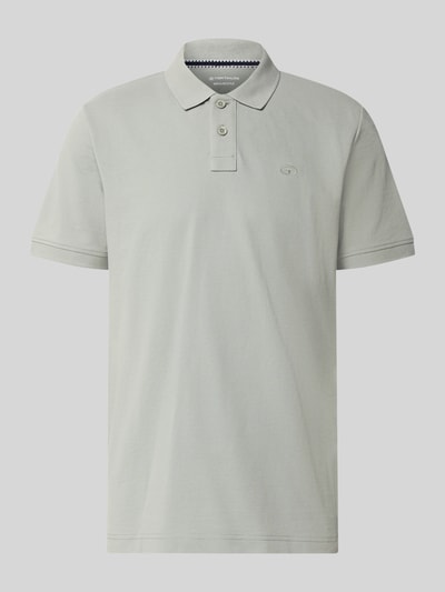 Produktfoto, Regular Fit Poloshirt aus Baumwoll-Mix von Tom Tailor in hellem Grau mit glatter Textur und kurzen Ärmeln vor weißem Hintergrund