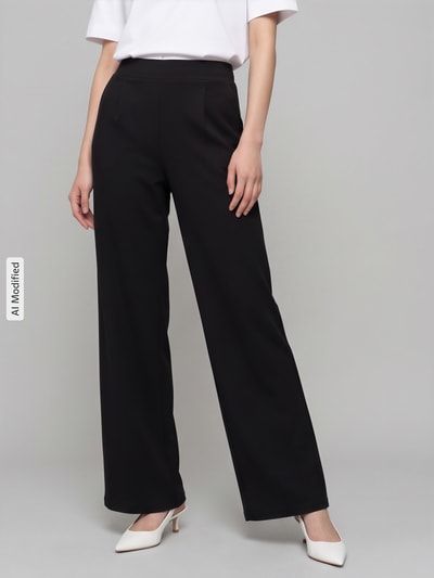 Frauenmodel trägt Hose mit weitem Bein Modell 'KATE' von ICHI, unifarbenes Schwarz, Viskose-Mix, elastischer Bund, Ganzkörperansicht von vorne, KI-modifiziertes Bild.