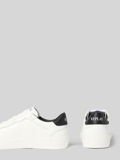 Produktfoto, Sneaker mit Logo-Details Modell 'RAPID' von Replay, weiß mit schwarzer Ferse, strukturierte Sohle, glatte Oberfläche
