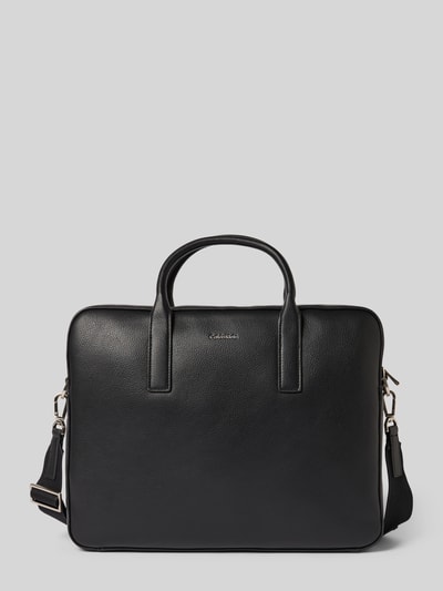 Produktfoto, Laptop Tasche in Leder-Optik Modell 'Commuter' von CK Calvin Klein mit Strukturmuster, Logo-Detail, Hauptfach, Reißverschluss, Schulterriemen, Tragehenkel, in Schwarz, Maße 37x28x8 cm, Länge Schulterriemen 102 cm