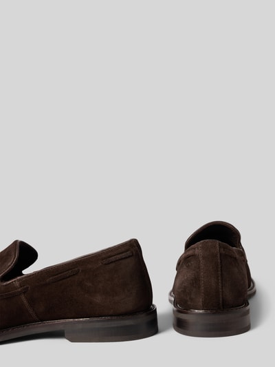 Produktfoto, Loafer aus echtem Leder Modell 'Lozham' von GANT, dunkelbraunes Wildleder, glatte dunkelbraune Sohle, Herren Loafer von GANT.