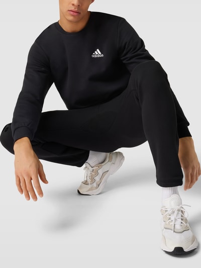 ADIDAS SPORTSWEAR Sweatshirt mit Label-Stitching Modell 'FEELCOZY' Black 1