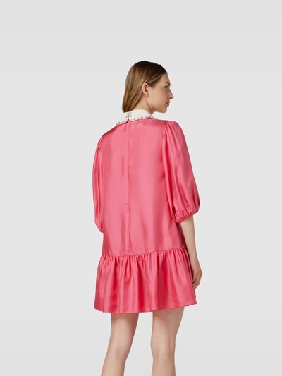 RED Valentino Knielanges Kleid mit Zierbesatz Lachs 5