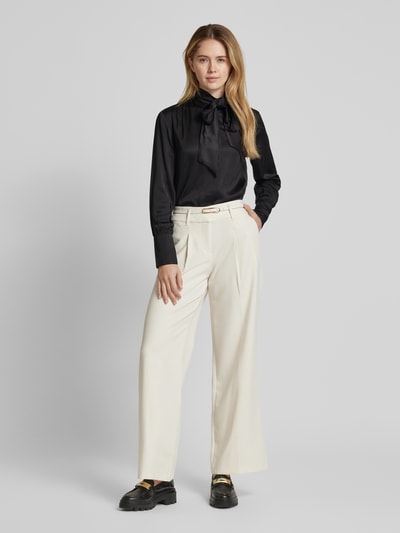 Christian Berg Woman Wide Leg Stoffhose mit Bundfalten Offwhite 1