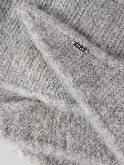 OPUS Schal mit metallischem Logo-Detail aus Wollmix Mittelgrau 2