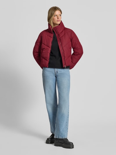 Only Kurtka pikowana o kroju regular fit ze stójką model ‘MAGGI LIFE’ Bordowy 1