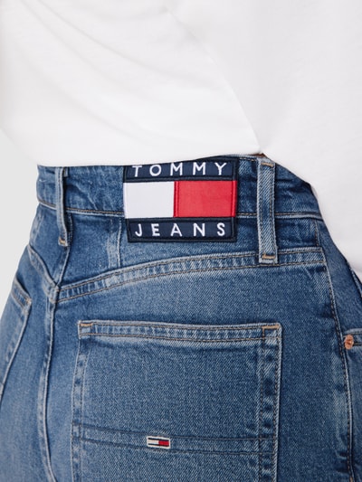 Tommy Jeans Mom Fit Jeans mit Label-Patch (jeansblau) online kaufen