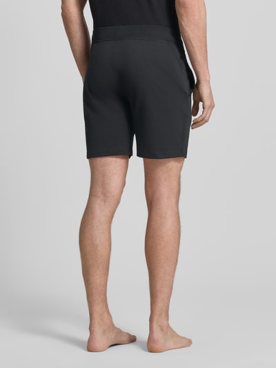 Männermodel trägt Slim Fit Pyjama Shorts aus pure katoen Model 'SHORT-SLEEP-BOTTOM' van Polo Ralph Lauren Underwear, look: effen, met gestikt logo, tunnelkoordsluiting en zij-steekzakken, detailopname, puur katoen, ganzkörperansicht rückansicht.