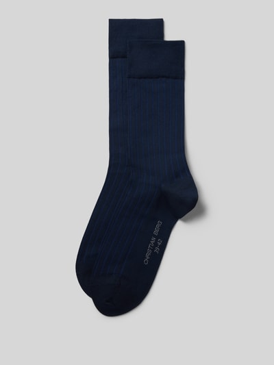 Produktfoto, Socken aus Baumwoll-Mix im 2er-Pack von Christian Berg Men, dunkelblau mit feinen Rippen, elastisches Bündchen, Label-Print.