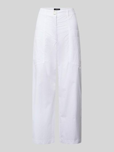 Produktfoto, Wide Fit Stoffhose mit aufgesetzten Taschen von Marc Cain in Weiß, aus elastischem Baumwoll-Mix, verkürzte Passform, strukturierte Oberfläche.