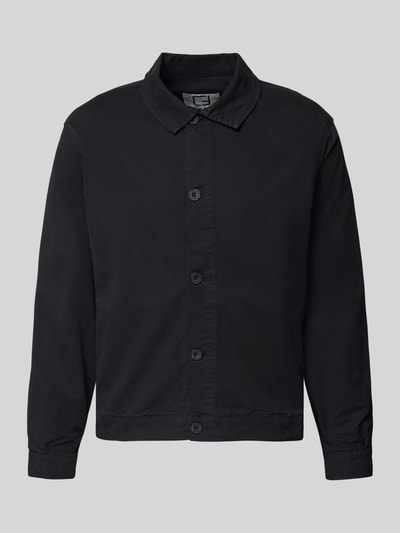 Produktfoto, schwarze Hemdjacke aus Baumwoll-Elasthan-Mix mit Knopfleiste, geradem Schnitt und Kentkragen, Modell 'BUCHAN' von Casual Friday