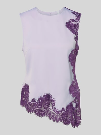 Produktfoto, Top mit Spitzenbesatz Modell 'PELLA' von YAS, weiß mit lila Spitze, asymmetrische Form, Material-Mix mit Stretch-Anteil
