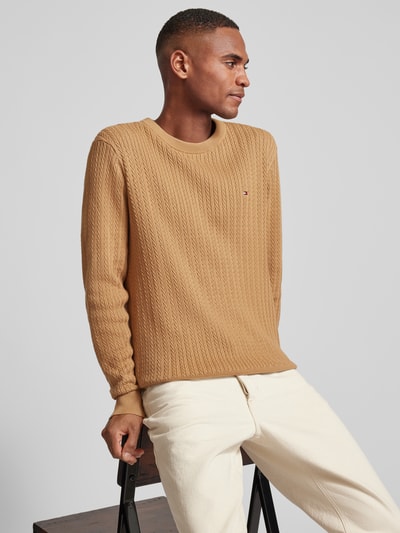 Tommy Hilfiger Sweter o kroju slim fit z dzianiny o fakturze jodełki Camel 3