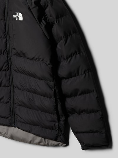 Produktfoto, Kurtka pikowana z kapturem i logo od The North Face, czarna, krój regular fit, funkcja dwustronna, dziecięca, długość tyłu 61 cm, szerokość ramion 24 cm, długość rękawów 63 cm
