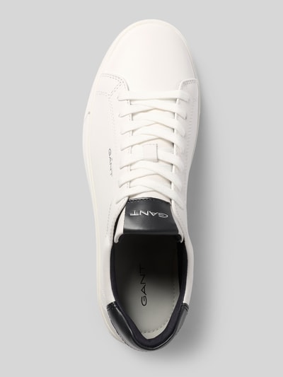 Produktfoto, Sneaker aus echtem Leder Modell 'Julien' von Gant in Weiß mit runder Form, Logo-Prägung, profilierten Sohlen, Draufsicht.