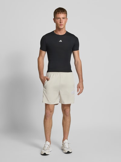 adidas Training T-shirt z nadrukiem z logo Czarny 1