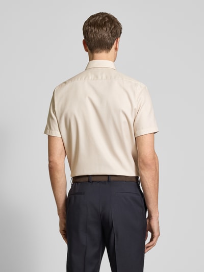 Christian Berg Men Regular Fit Business-Hemd mit Kentkragen Sand 5