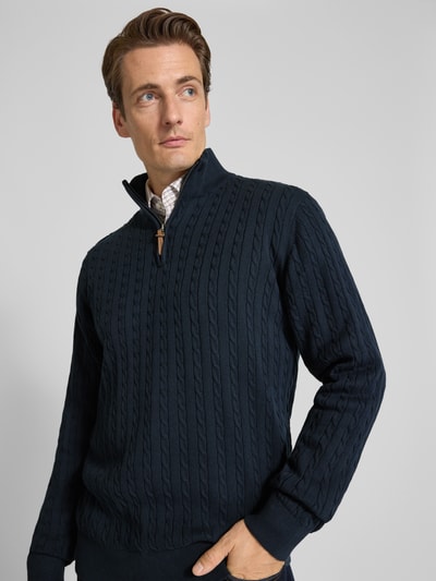 Lindbergh Troyer mit Zopfmuster und Label-Detail Dunkelblau 3