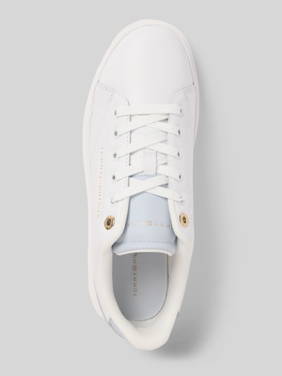Produktfoto, Low Top Sneaker aus Leder-Mix von Tommy Hilfiger, two tone Optik, abgerundete Schuhspitze, flacher Absatz, label print, kontrastdetails, strukturiert, sznurowanie, podeszwa z fakturą, materiał: skóra-mix