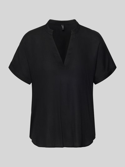 Produktfoto, czarna, jednokolorowa bluzka Relaxed Fit z czystej wiskozy, model 'BEAUTY' od Vero Moda, tunikowy kołnierz, V-dekolt, krótkie rękawy z podwinięciem, zaokrąglony dół.