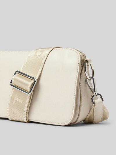 LIEBESKIND BERLIN Handtasche mit Label-Detail Modell 'CLARICE' Sand 3