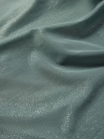 Produktfoto, Schal mit Glitter-Effekt von Christian Berg Cocktail, Damen Schal, Material-Mix mit Stretch-Anteil, rechteckig, zart schimmernde Textur.