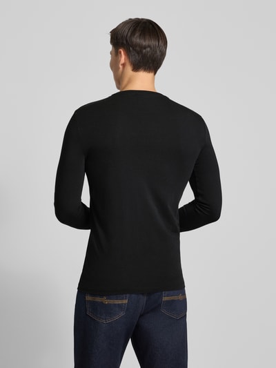 Männermodel trägt zwart Custom Slim Fit Longsleeve met label-stitching van Polo Ralph Lauren, katoen, rugaanzicht, Ganzkörperansicht Rückansicht.