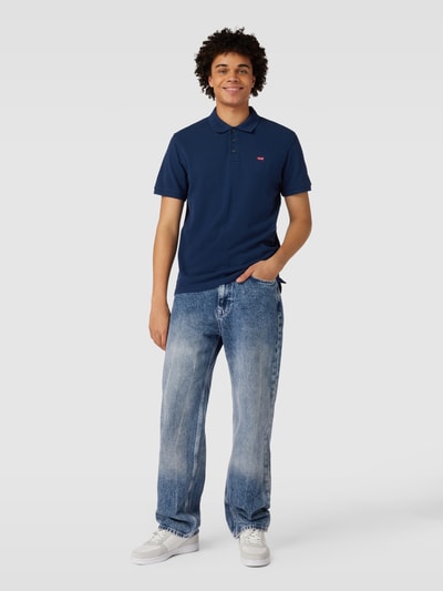 Levi's® Poloshirt in unifarbenem Design mit Label-Stitching Marine 1