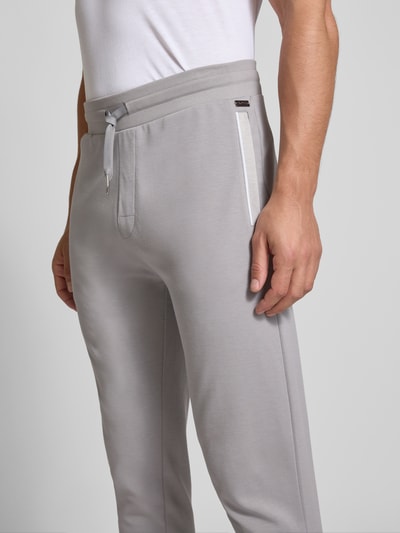 BOSS Regular Fit Sweatpants aus Baumwoll-Mix Hellgrau 3
