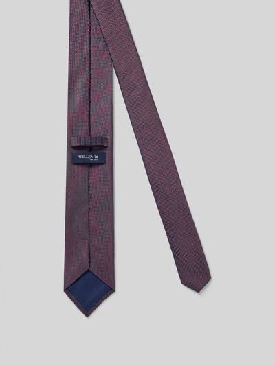 Produktfoto, Krawatte aus Seide mit Strukturmuster (6 cm) von Willen in Dunkelrot mit feiner Struktur, Label-Detail, klassische Form, Breite 8 cm.