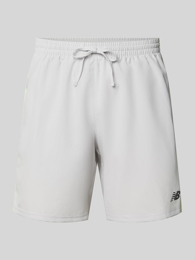 Produktfoto, Shorts mit elastischem Bund und Logo von New Balance in Weiß, Regular-Fit, Tunnelzug, Logo-Print, glatte Textur