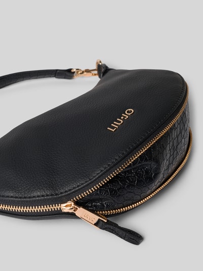 Produktfoto, Shoulder Bag in Leder-Optik Modell 'Kaliska' von Liu Jo White, schwarz, goldener Reißverschluss, Logo-Detail, strukturierte Textur