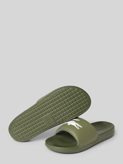 Lacoste Slides mit Label-Detail Modell 'CROCO' Khaki 4