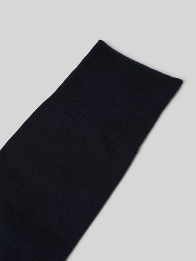 Produktfoto, Sokken met geribde boord van Falke, mix van katoen en scheerwol met stretch, nauwsluitend model, in donkerblauw.