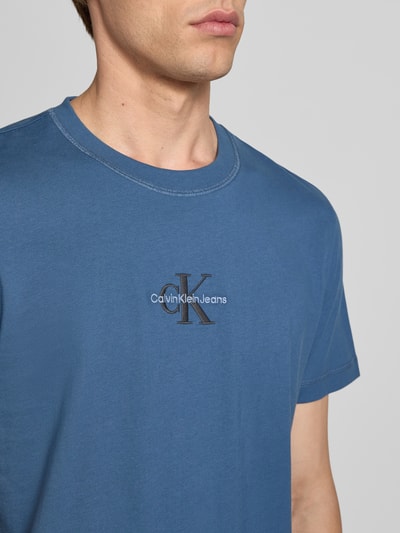 Calvin Klein Jeans T-Shirt mit Rundhalsausschnitt und Label-Stitching Jeansblau 3