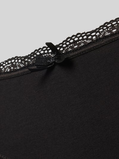 Produktfoto, schwarzer Slim Fit Slip aus Baumwoll-Mix mit Spitzenbesatz, feine Textur, Teil des 5er-Packs von DORINA
