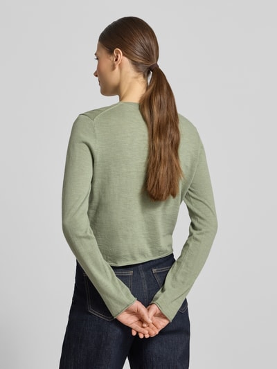 Frauenmodel trägt Regular Fit Cardigan aus Baumwolle-Leinen-Mix von Marc O'Polo, unifarben, Feinstrick, langarm, Ganzkörperansicht Rückansicht.