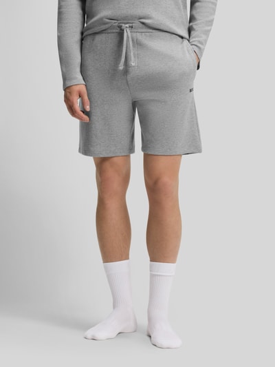 BOSS Regular Fit Sweatshorts aus Baumwoll-Mix Mittelgrau 4